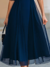 Tmavě modré průsvitné midi šaty střihu fit-and-flare
