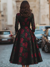 Elegantní midi šaty se vzorem růží v žakáru