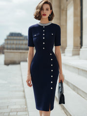 Elegantní midi šaty bodycon s perlovým výstřihem a knoflíkem