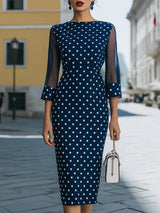 Elegantní tmavě modré puntíkaté midi šaty se síťovanými rukávy