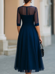 Tmavě modré průsvitné midi šaty střihu fit-and-flare