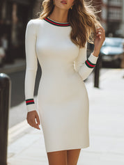 Bodycon šaty z žebrovaného úpletu v barvě slonové kosti s páskem