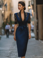 Elegantní midi šaty s krajkovým lemem a páskem