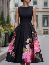 Elegantní midi šaty bez rukávů s květinovým vzorem na sukni